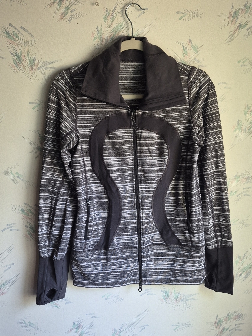 Lululemon Stride Jacket Gray Stripes Size 6